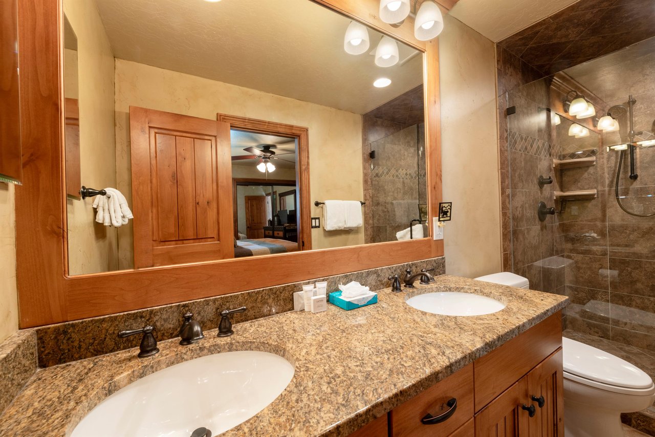 Three Kings 65 doesnt skimp on the details — enjoy the elegance of a doublevanity bathroom with granite countertops.