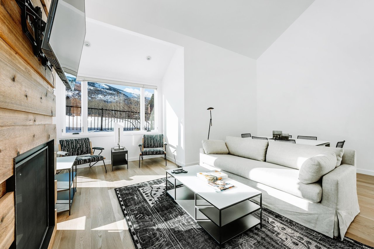 Three Kings 80 radiates clean, contemporary elegance with its bright, lightfilled living space and modern furnishings.