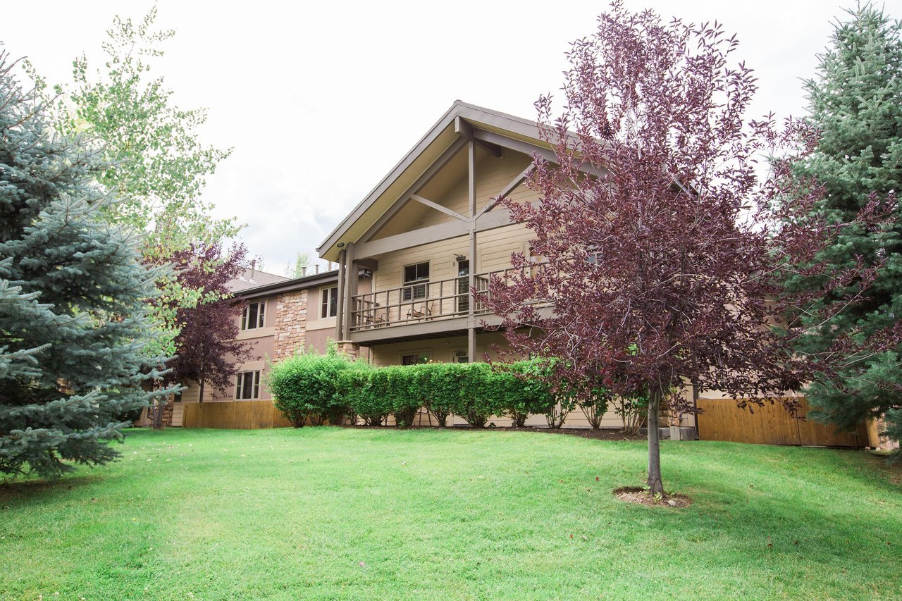 Jupiter Inn offers a peaceful, treelined setting in the heart of Park City — a welcoming home base for your next Park City vacation rental experience, just minutes from worldclass dining, shopping, 