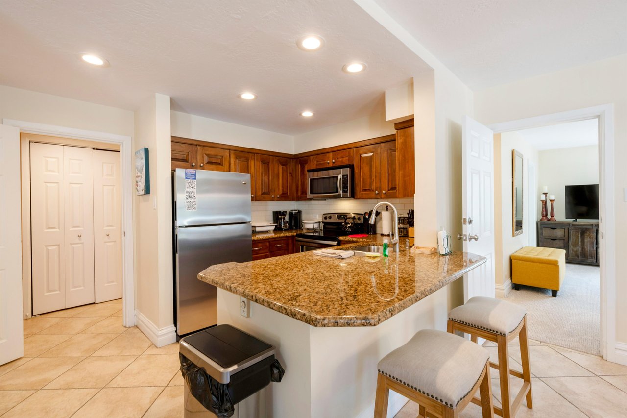 From quick breakfasts to full family dinners, the wellequipped kitchen at Resort Plaza 5004 has you covered.