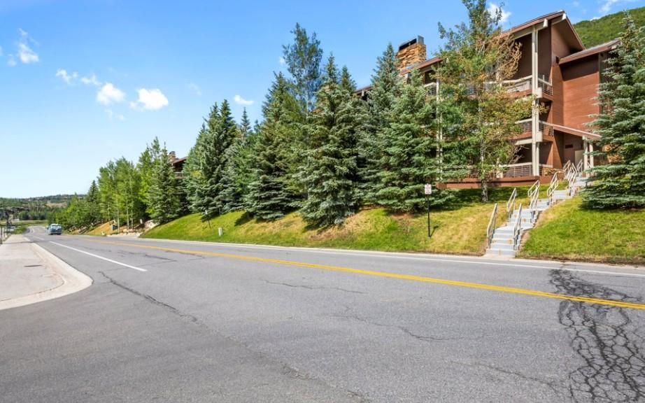 Location is everything Powder Run C13 sits directly on Deer Valley Loop Road, putting you just minutes from the slopes — the ideal Deer Valley lodging destination for your next mountain escape.