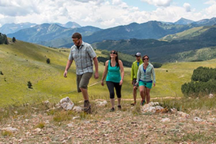 39 Hikingscenicrides460x200