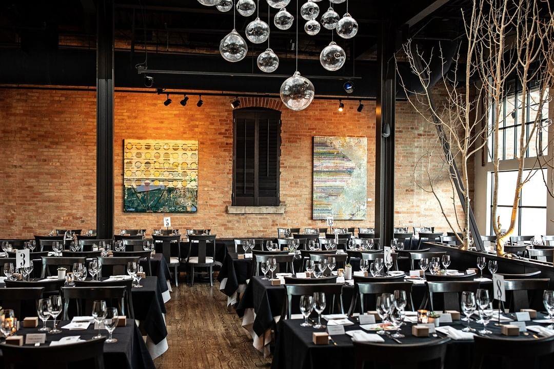 67195 Riverhorsediningrm