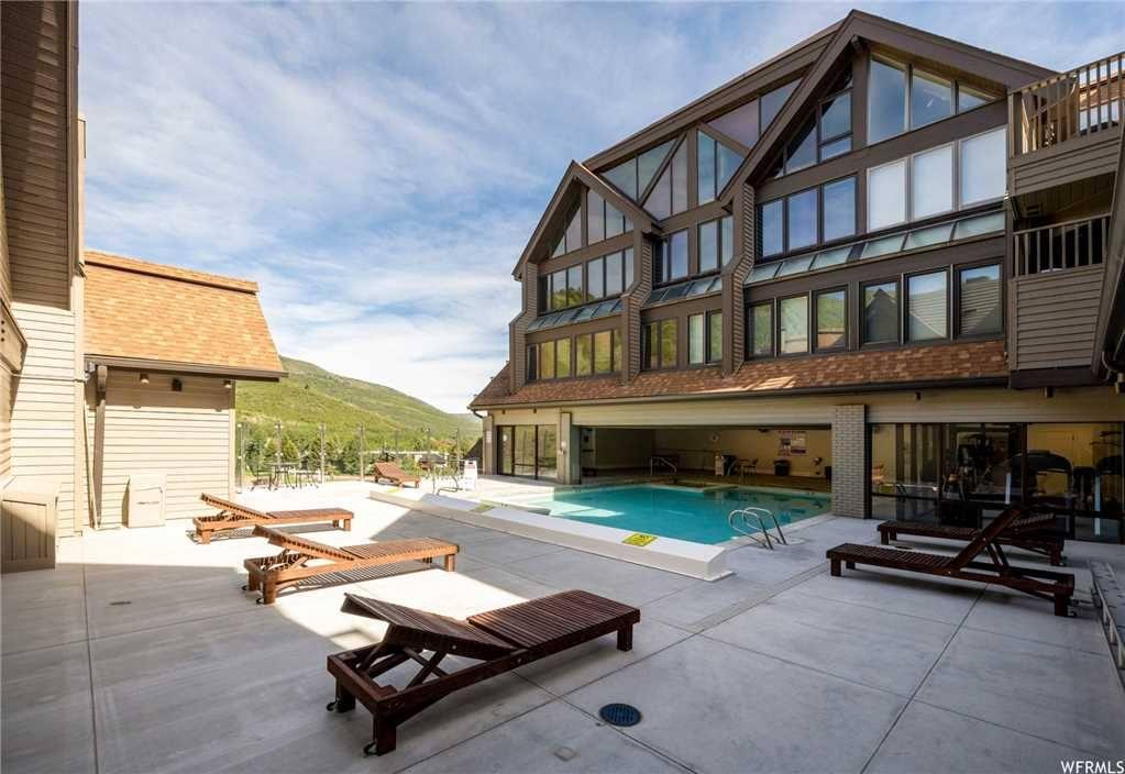 Park City Lodging  Resort Plaza pool