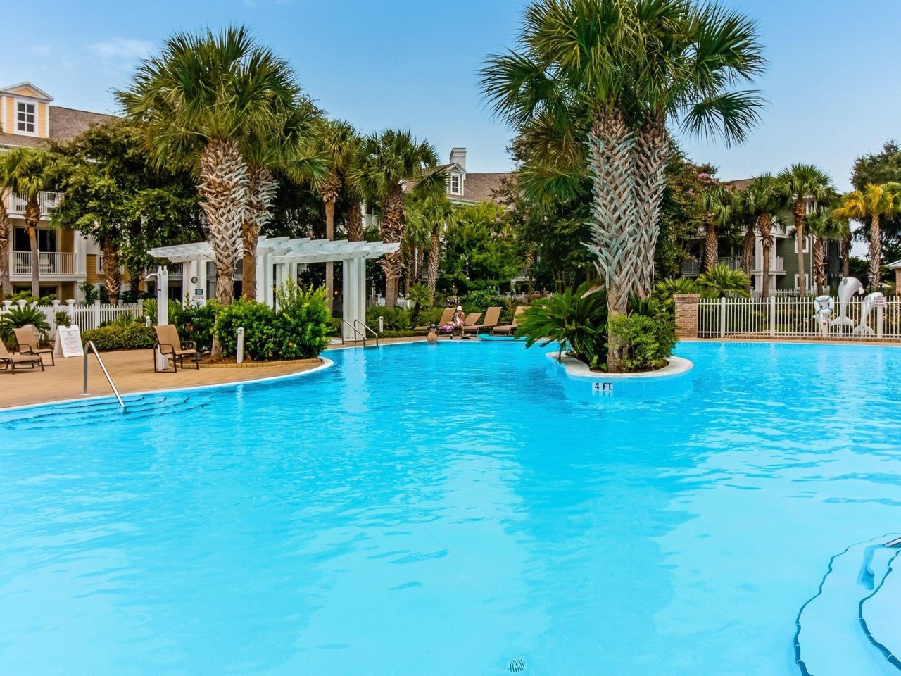 The outdoor swimming pool in Destin, Florida