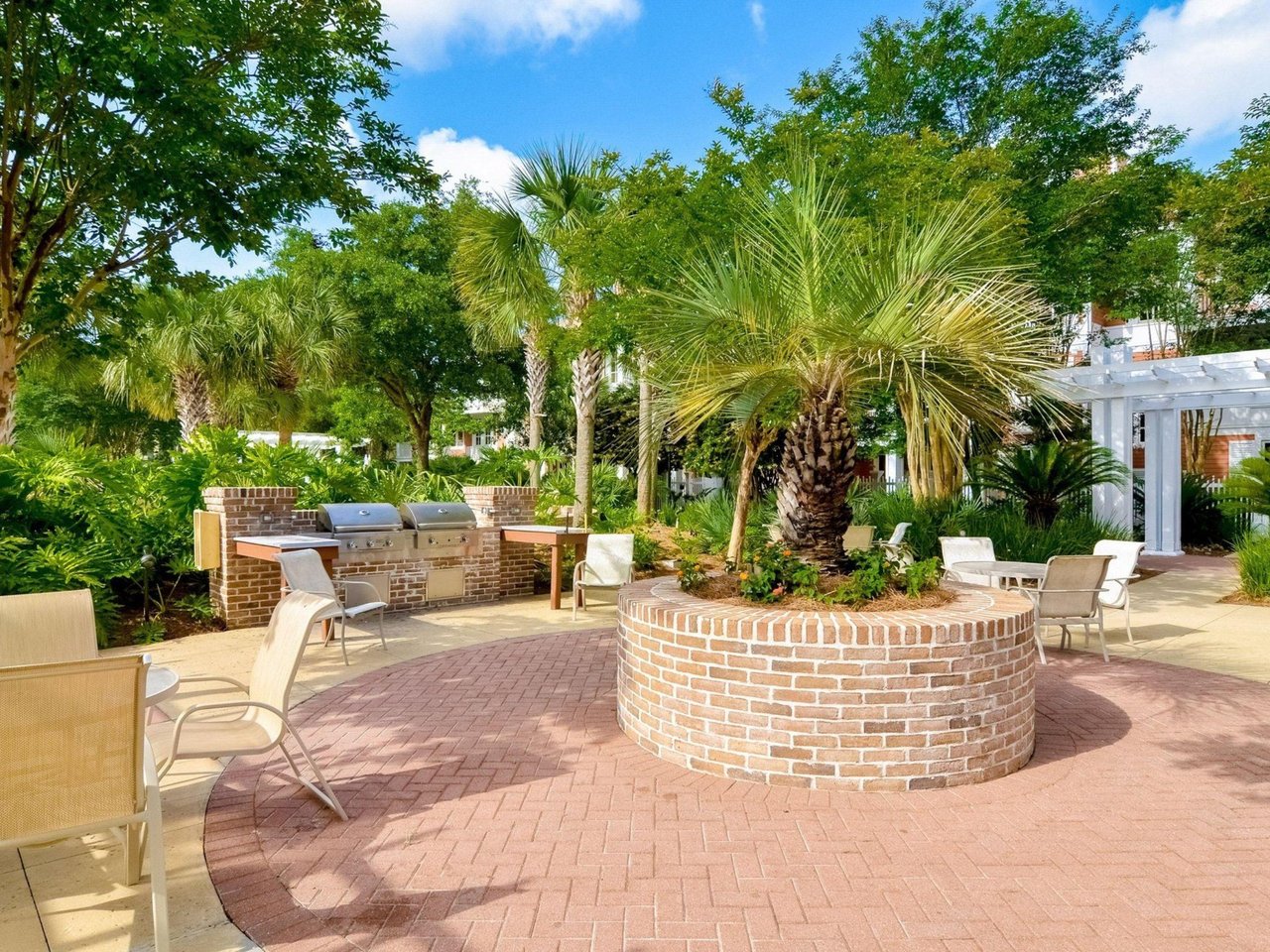 The picnic area with barbecue grills at Observation Pointe