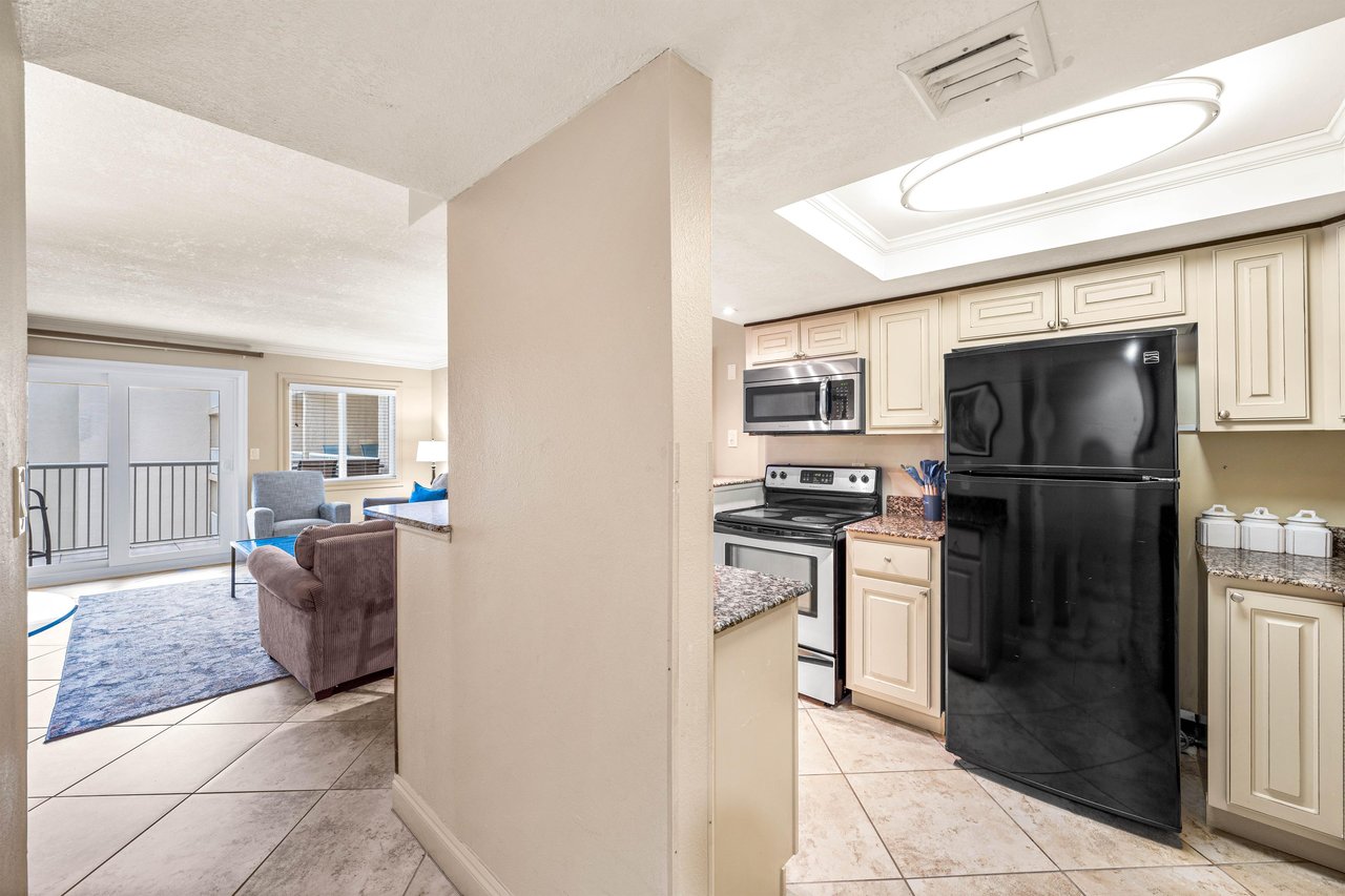 Holiday Surf and Racquet Unit 613 3