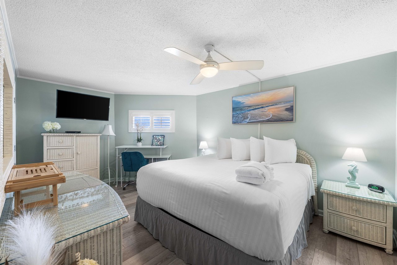 Bedroom with King Bed and Desk