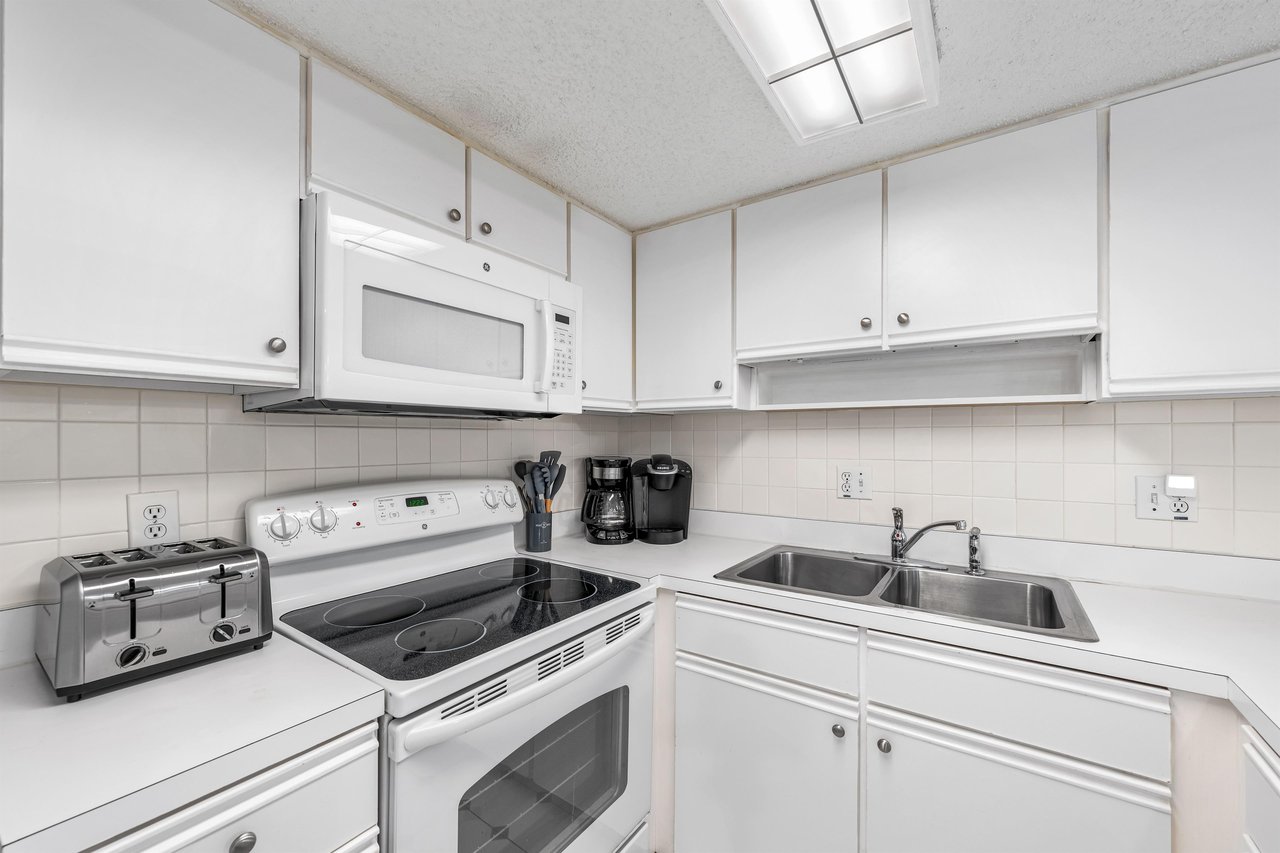 Holiday Surf and Racquet Unit 701 2