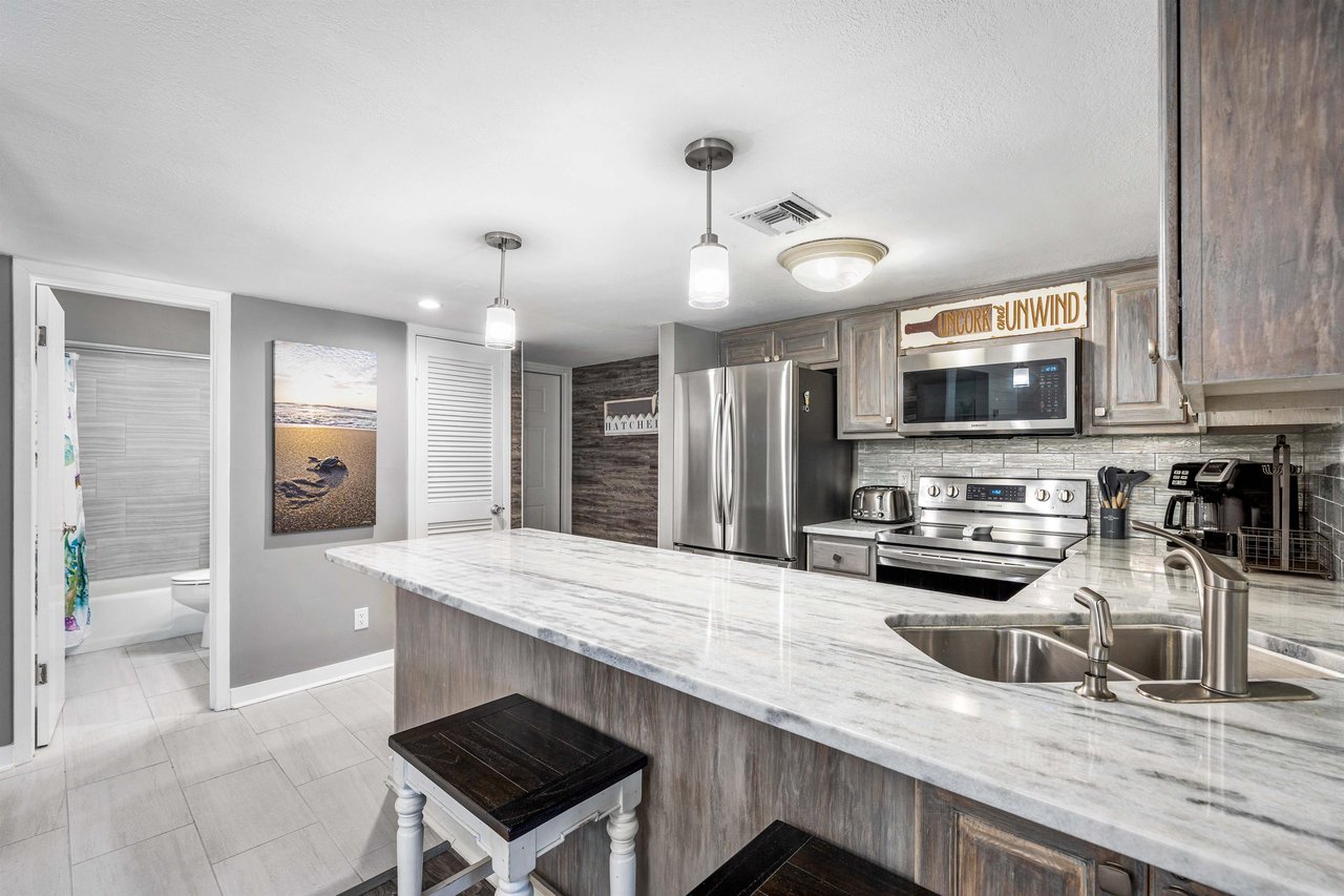 Holiday Surf and Racquet Unit 620 2