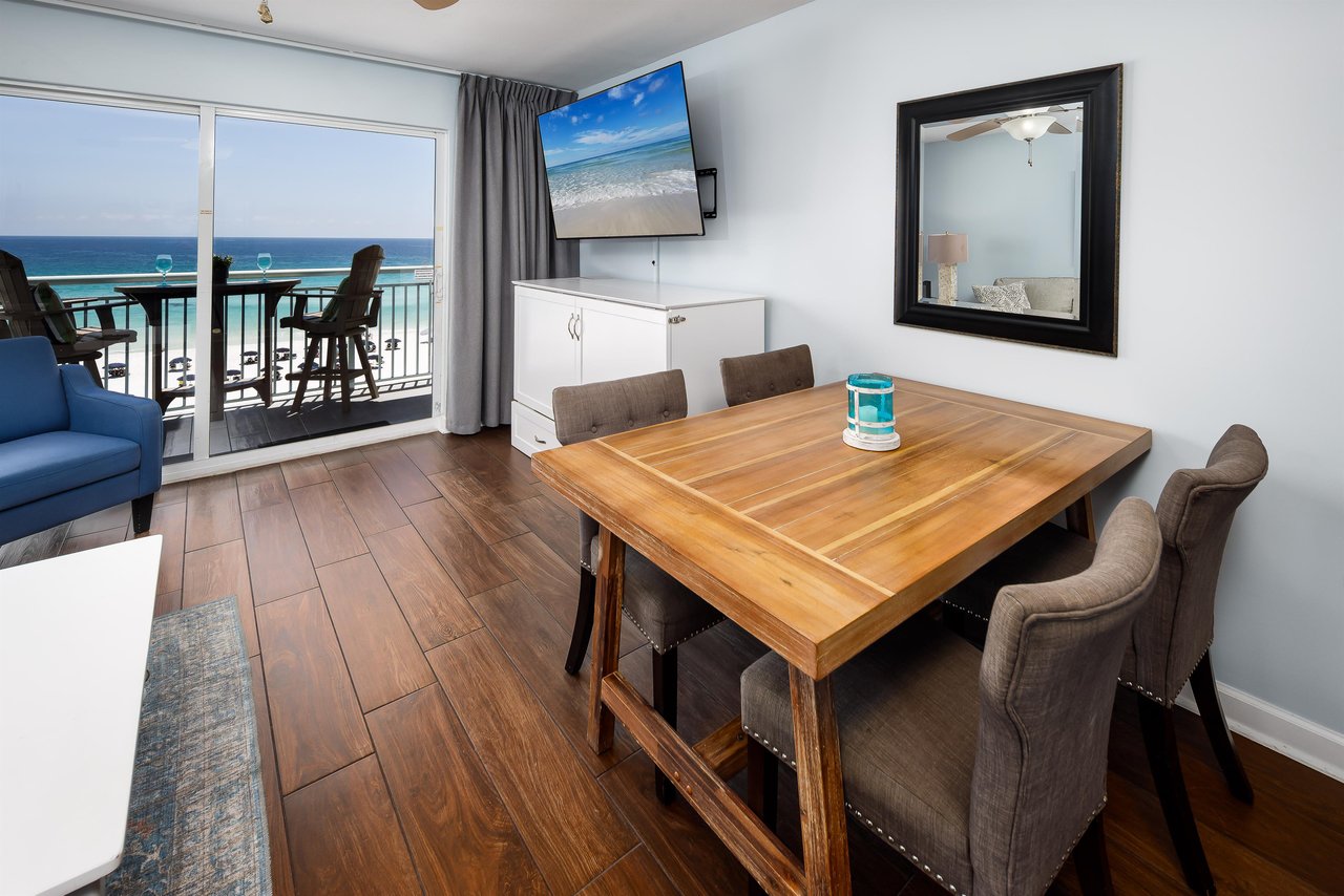 Dining Room Savor meals with stunning ocean views from this stylish dining space