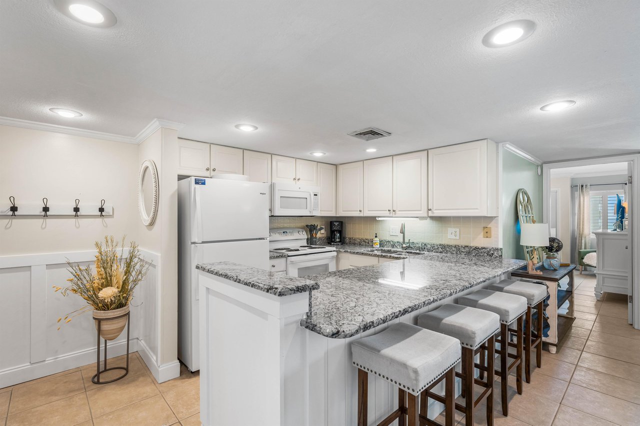 Holiday Surf and Racquet Unit 410 5