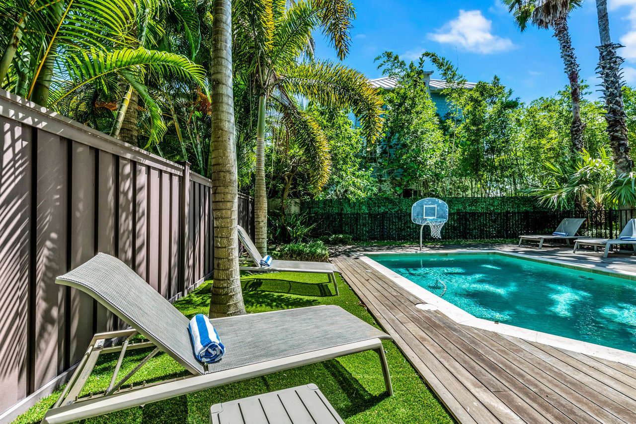 Poolside Loungers