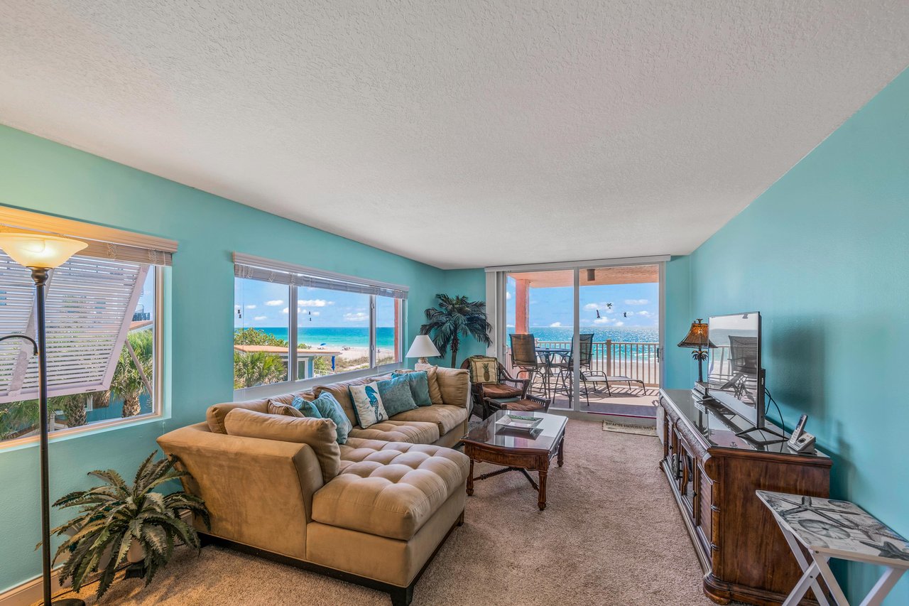 Living Area   Direct Beach Front