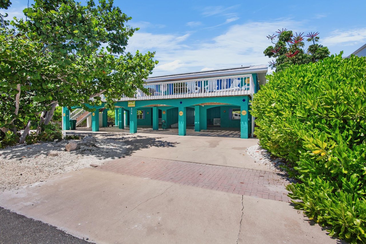 Spacious driveway parking