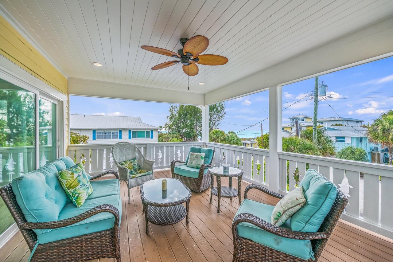 Outdoor Balcony  View Of Gulf Beaches