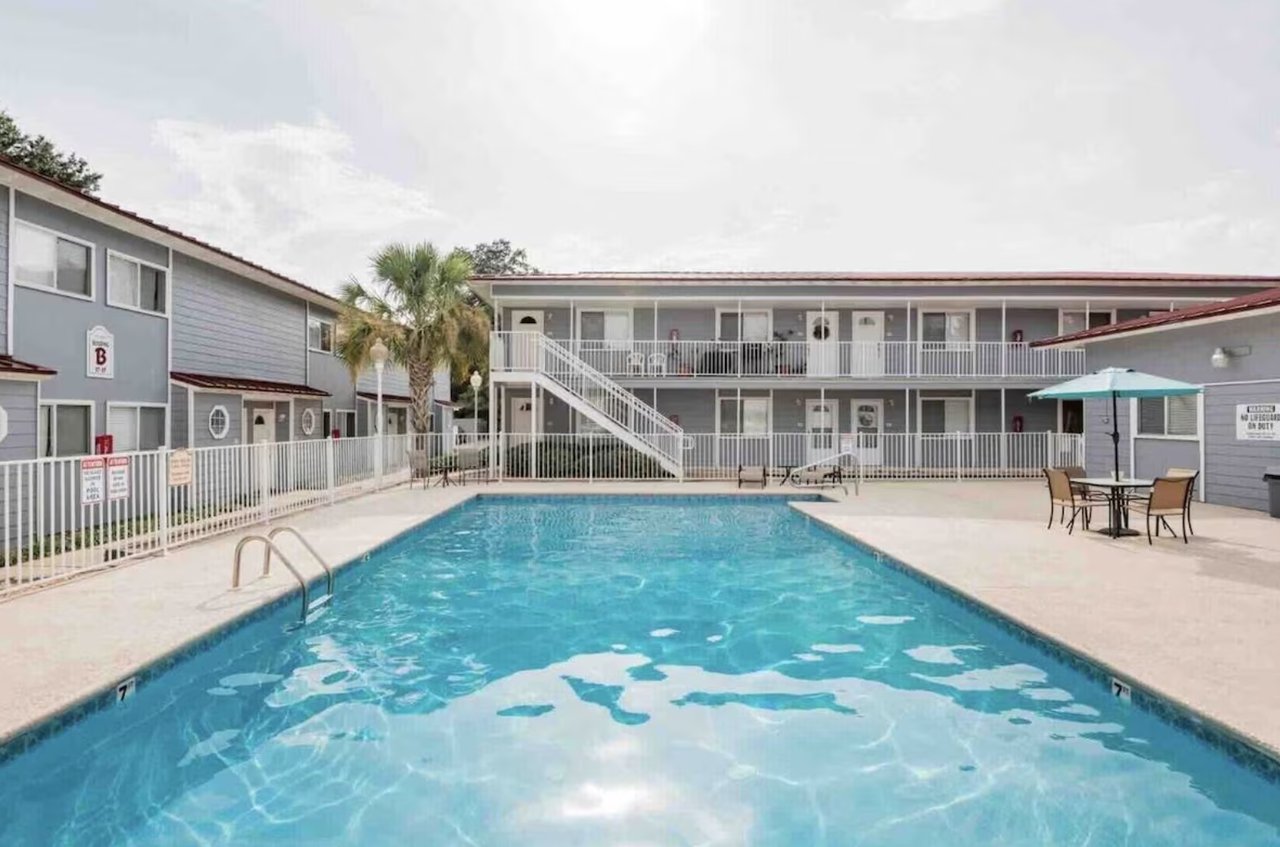 Pool at Oak Shores condos in Biloxi, Mississippi