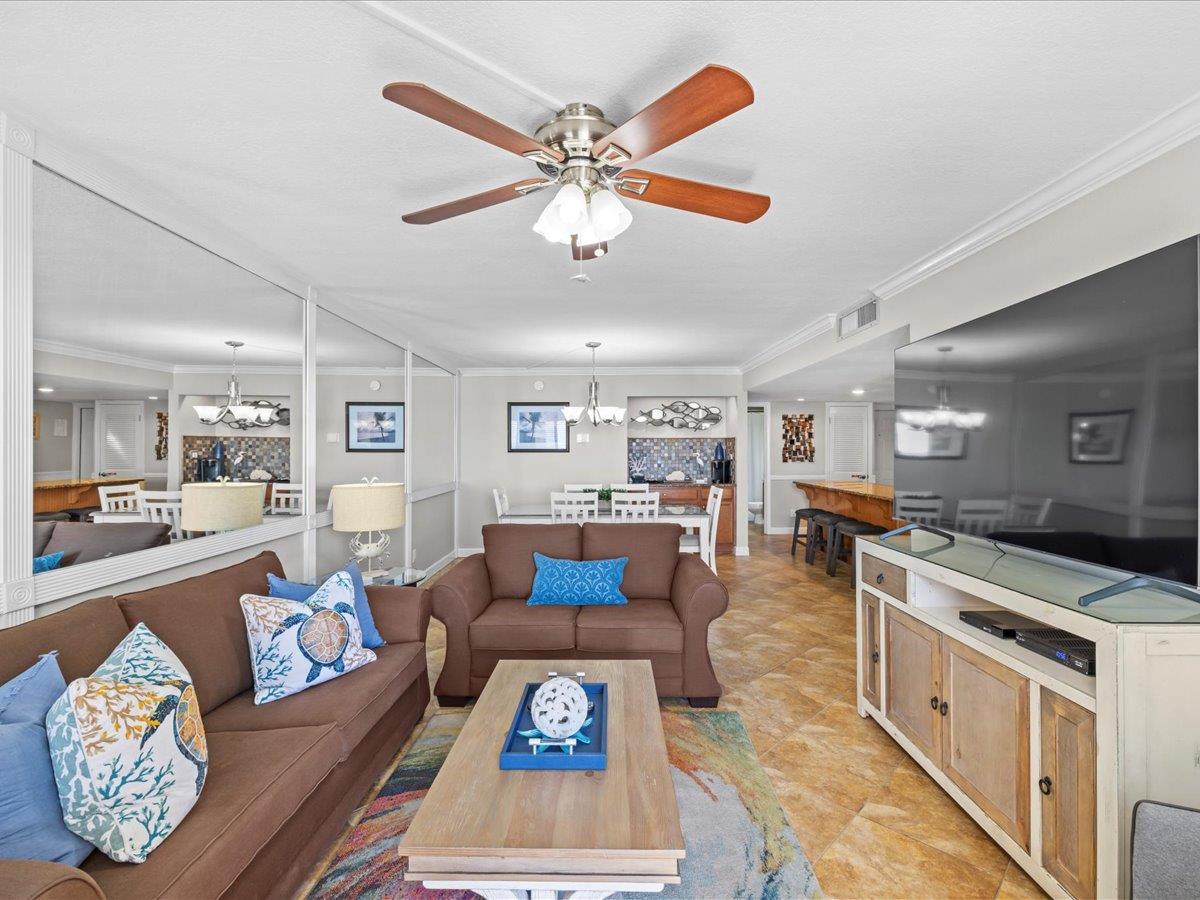 Holiday Surf and Racquet Unit 304 5