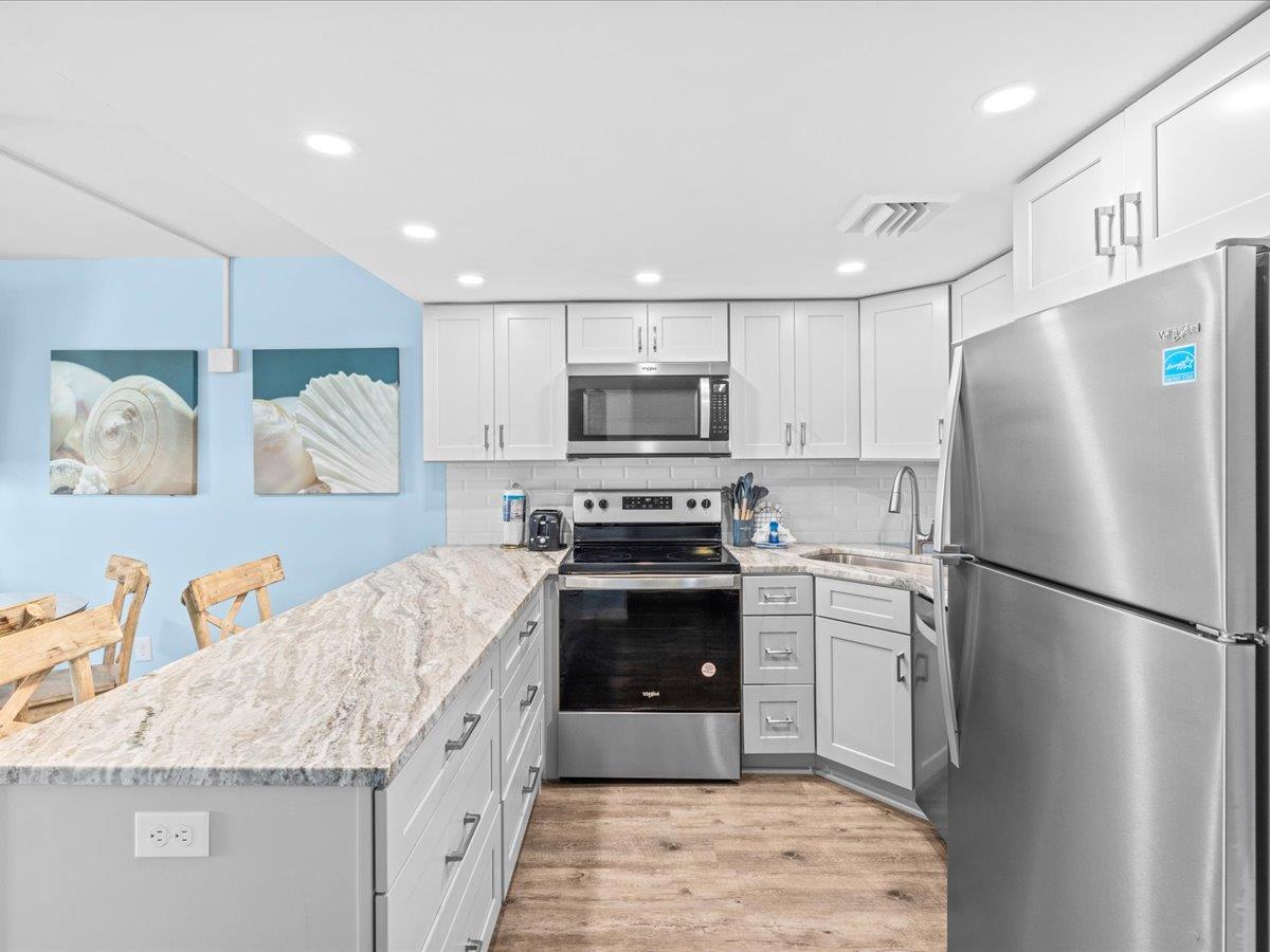 Holiday Surf and Racquet Unit 117 3