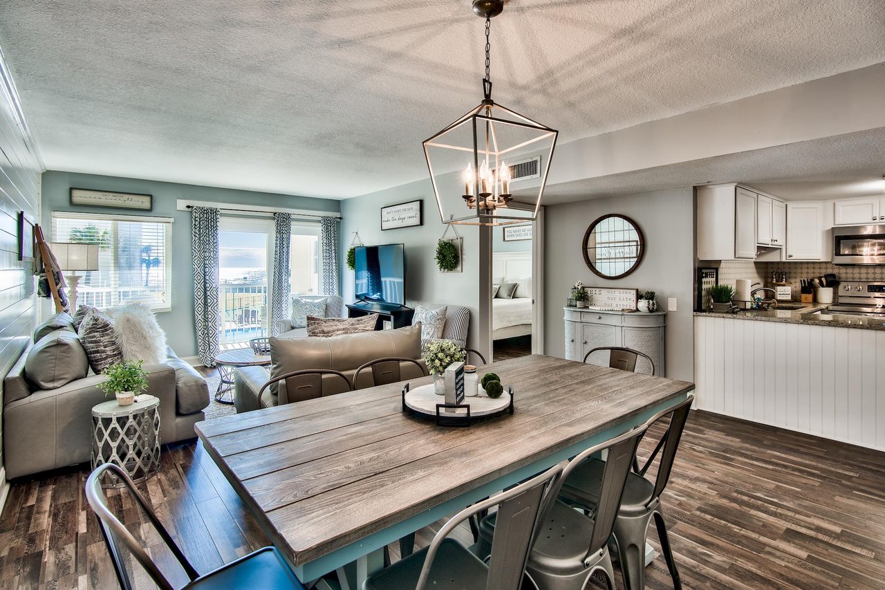 Holiday Surf and Racquet Unit 211 4