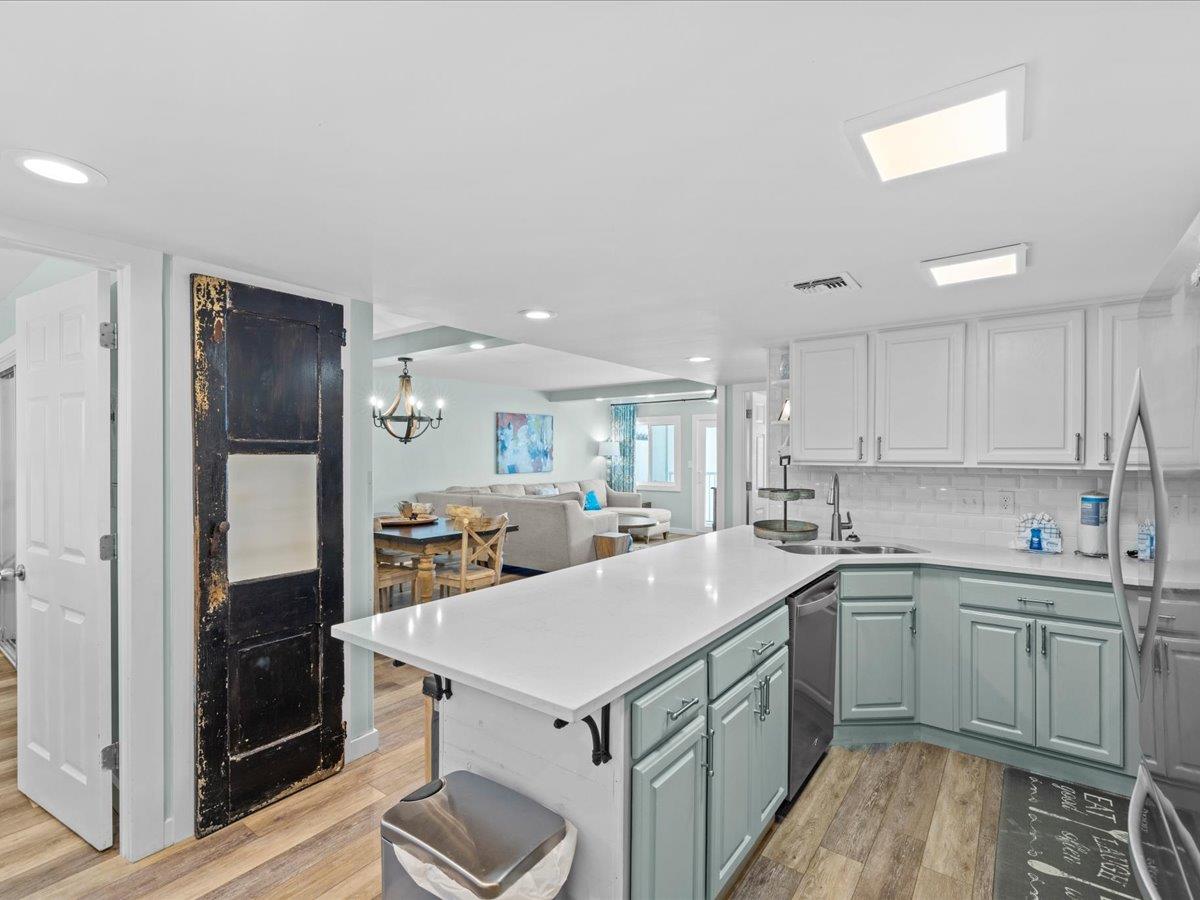 Holiday Surf and Racquet Unit 618 3