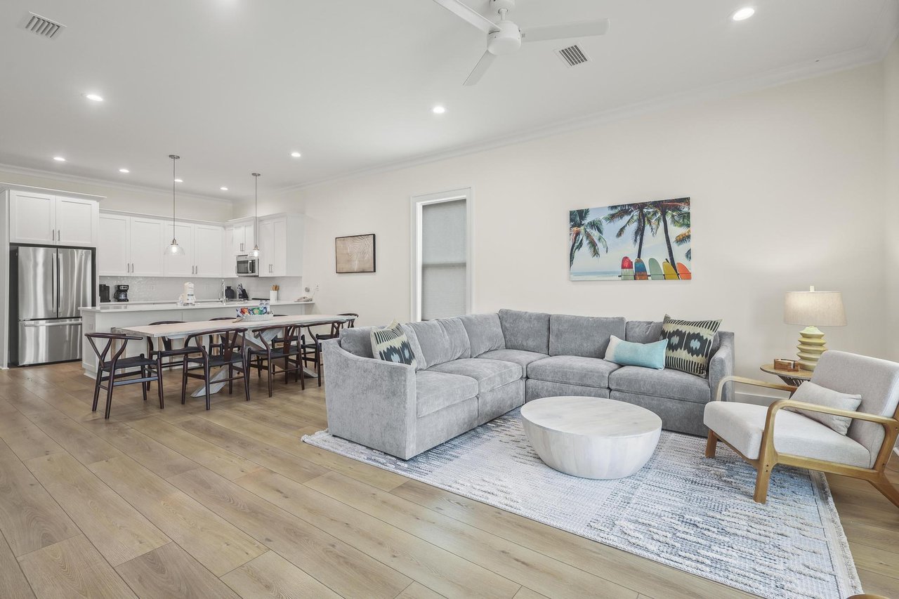 Pelican Place Cottages  D 5