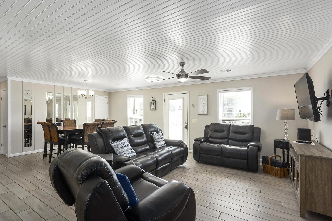 7456 Gulf Boulevard  ParrotEyes Cove 5