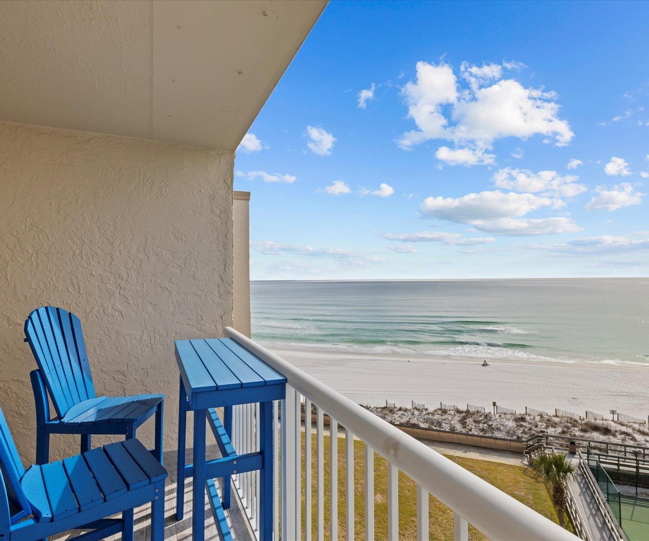 Holiday Surf and Racquet Unit 619 2