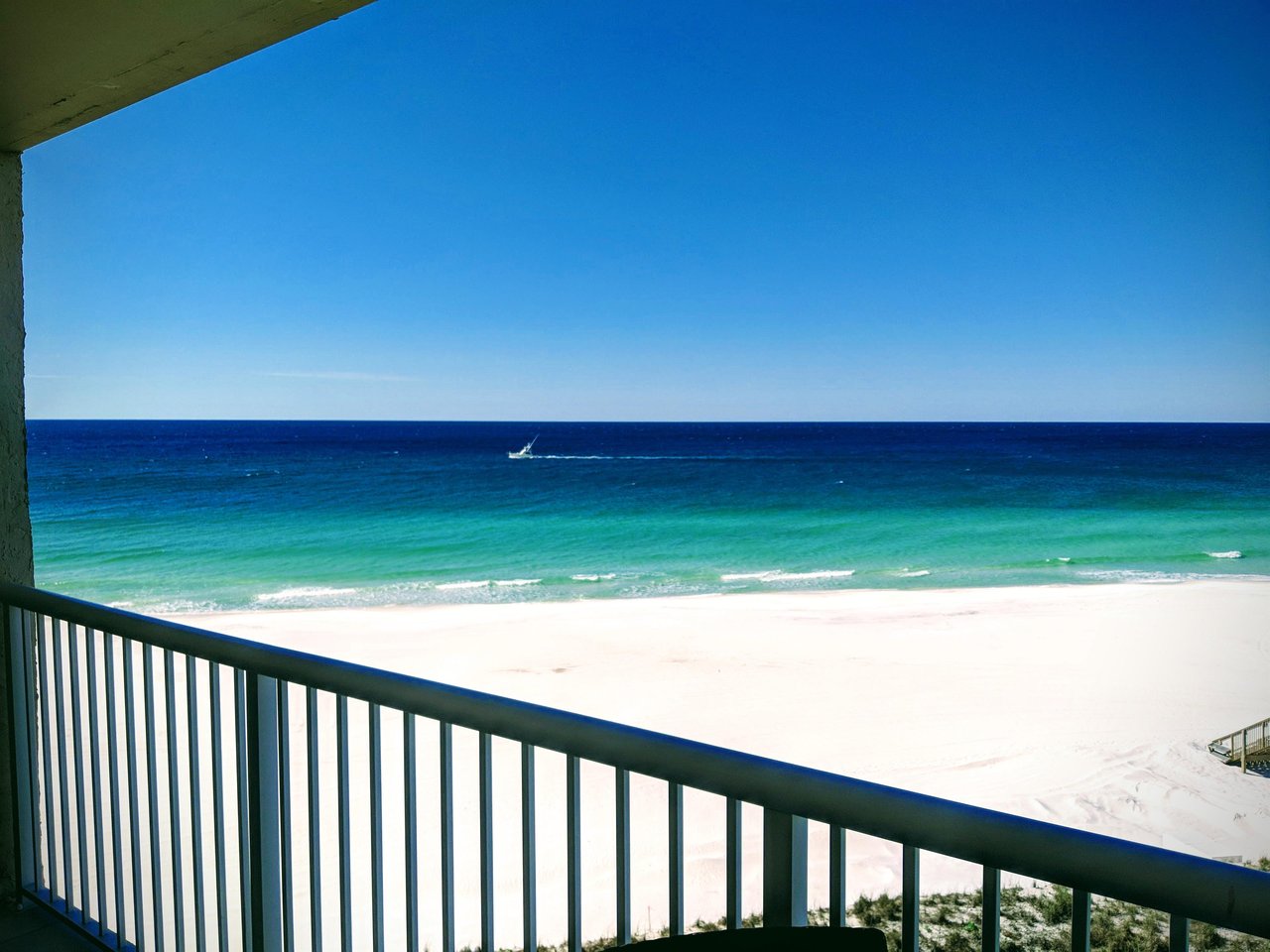 Holiday Surf and Racquet Unit 622 1