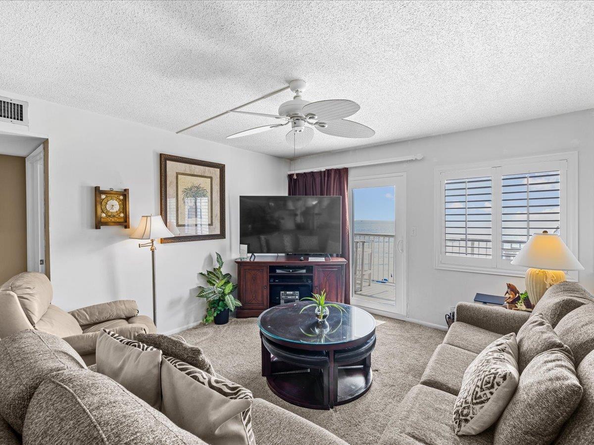 Holiday Surf and Racquet Unit 720 1