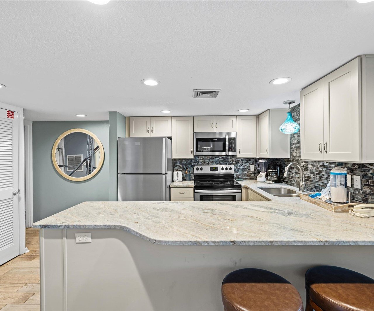 Holiday Surf and Racquet Unit 210 5