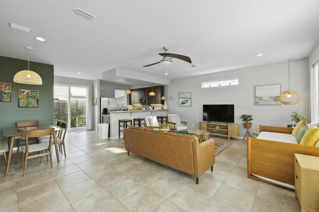 Via De Luna 213  Purple Palms 3