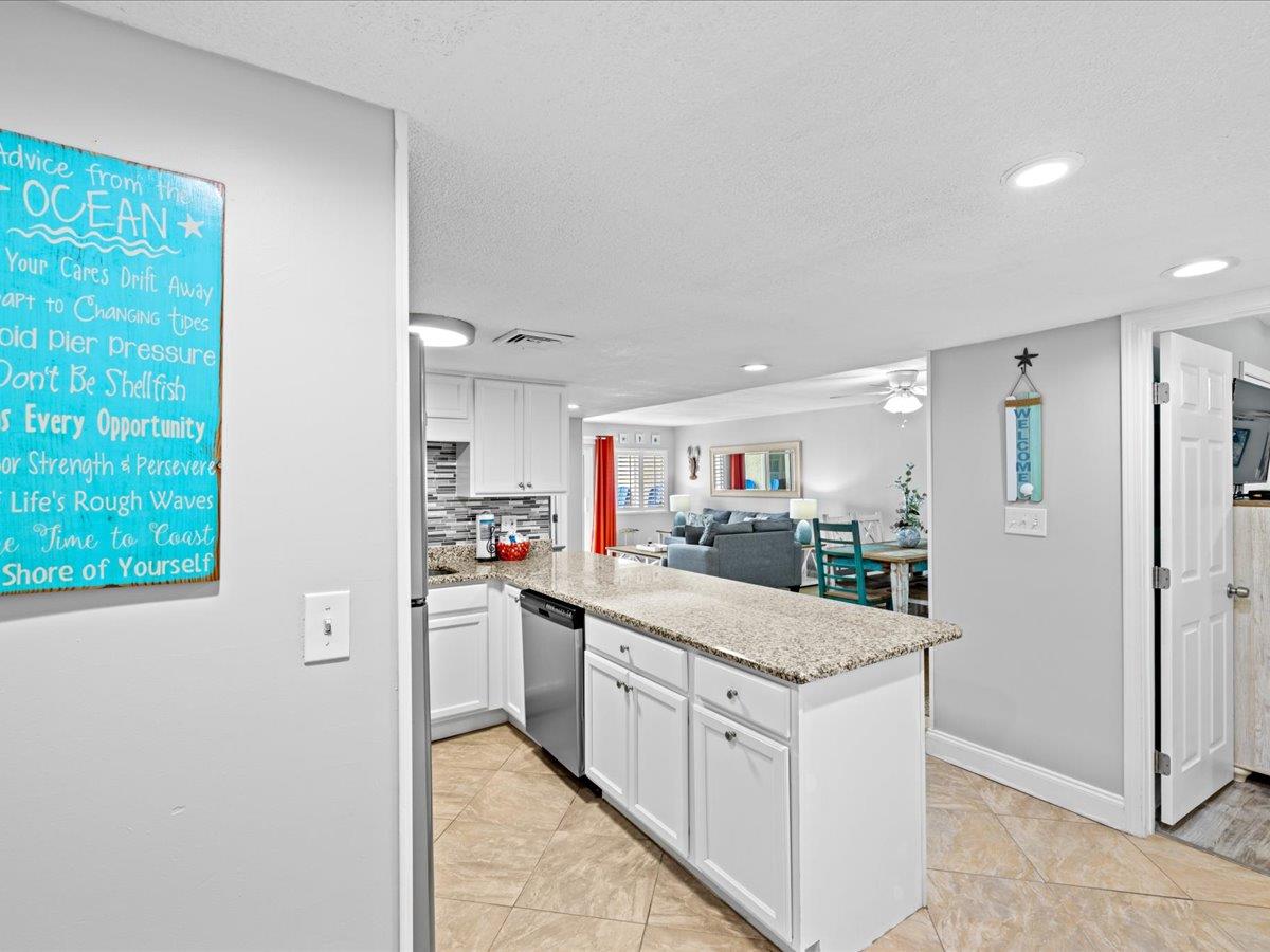 Holiday Surf and Racquet Unit 617 3