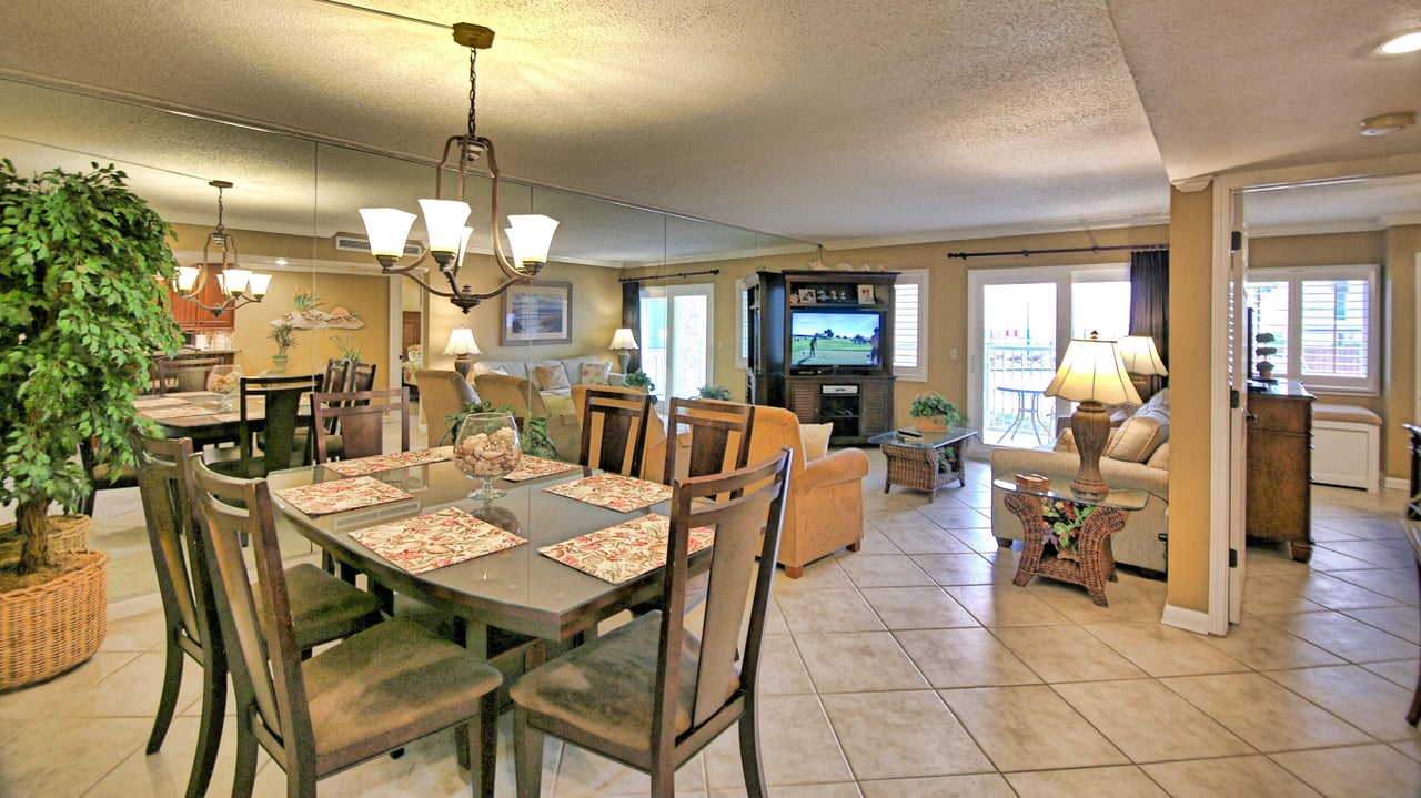 Holiday Surf and Racquet Unit 113 3