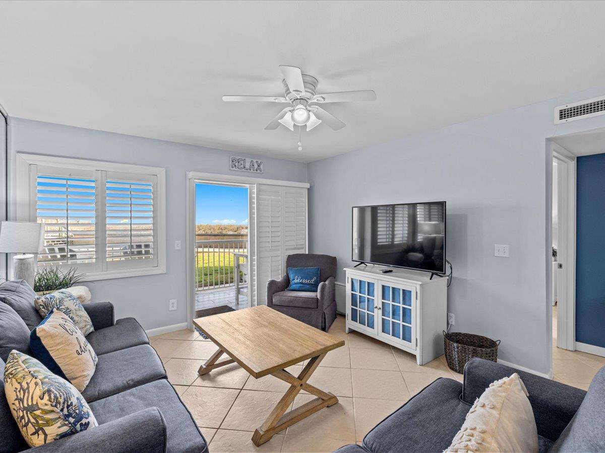 Holiday Surf and Racquet Unit 102 1