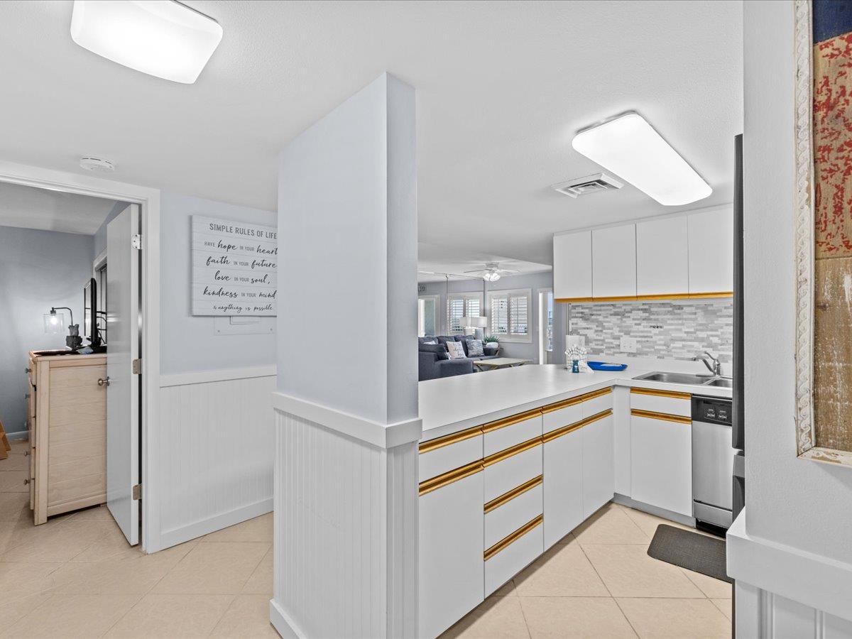 Holiday Surf and Racquet Unit 102 2