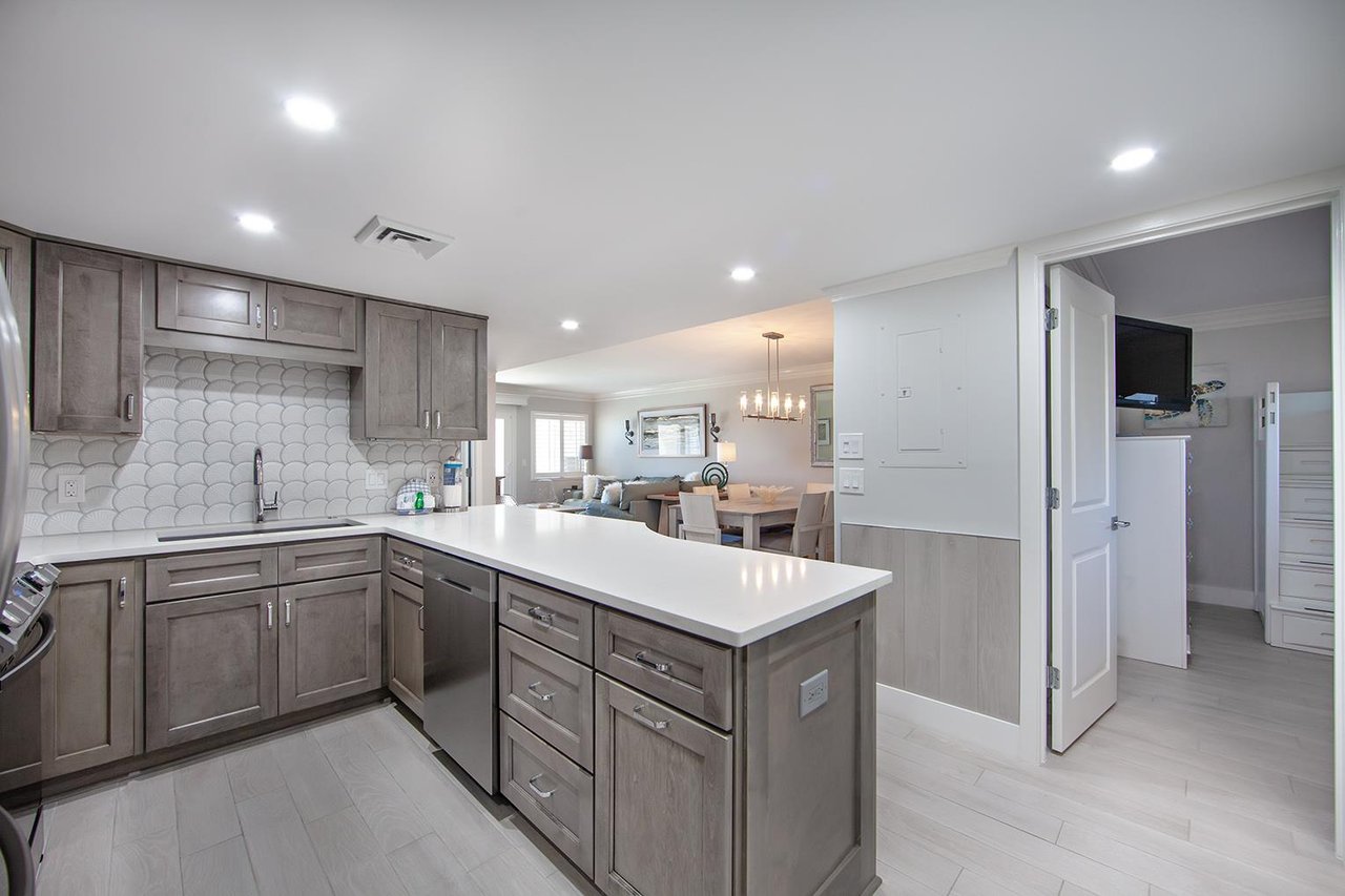 Holiday Surf and Racquet Unit 104 2