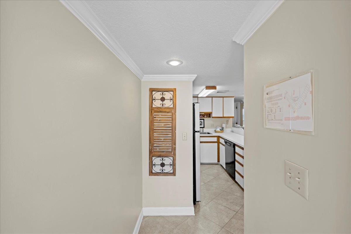 Holiday Surf and Racquet Unit 523 5