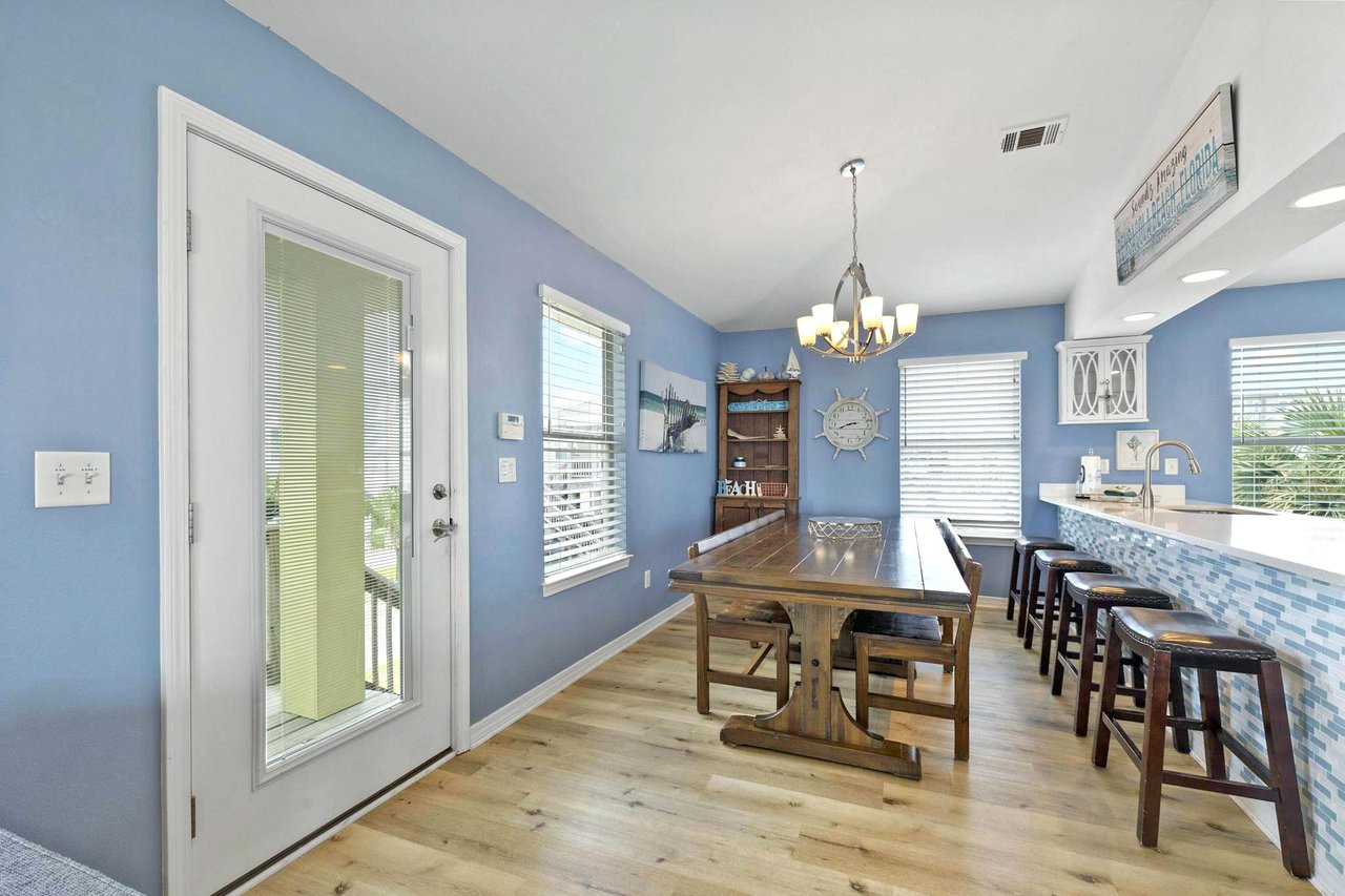 Via De Luna 109  Soundz Amazing 5