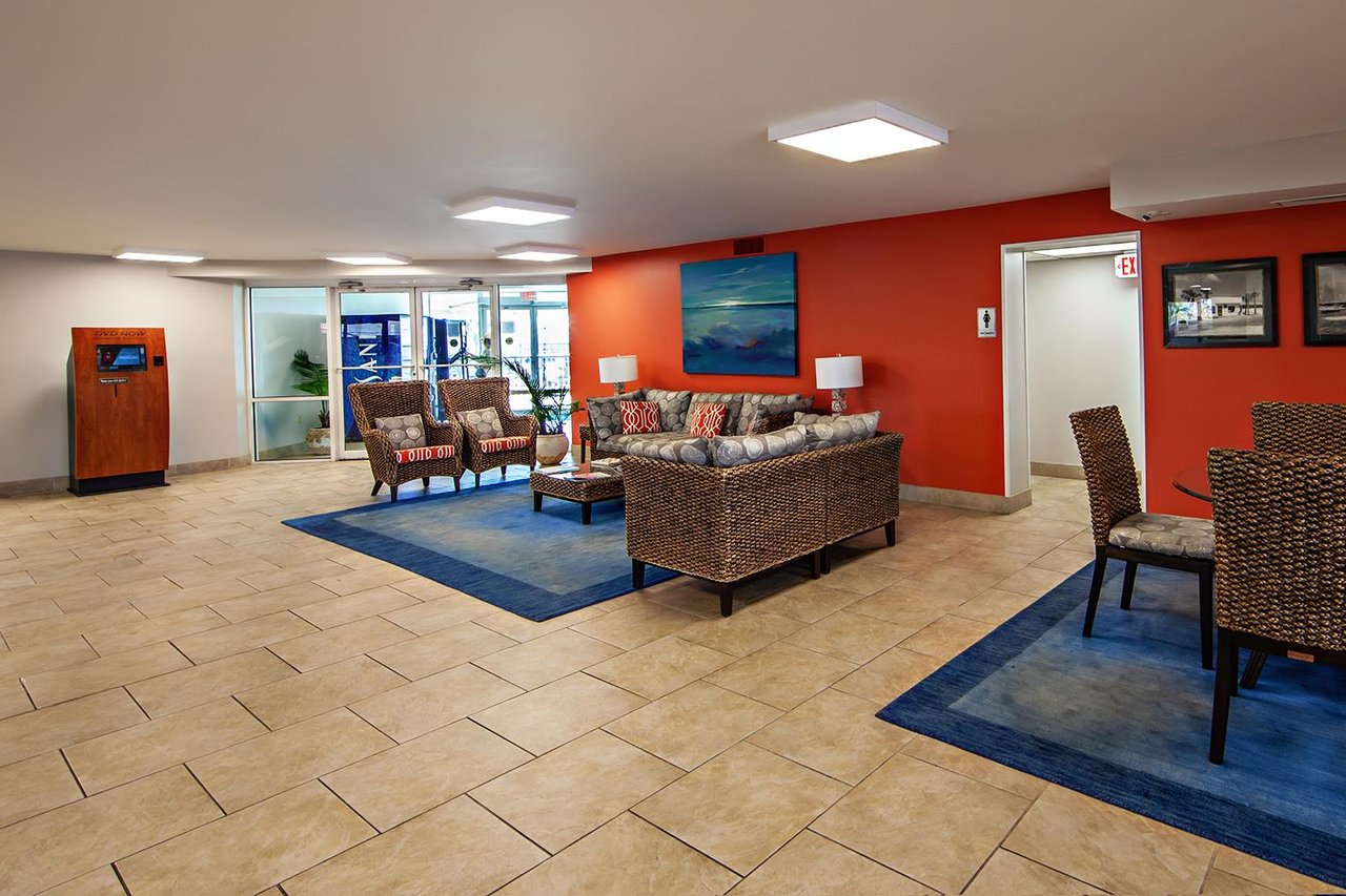 Holiday Surf  Racquet Club 624 33