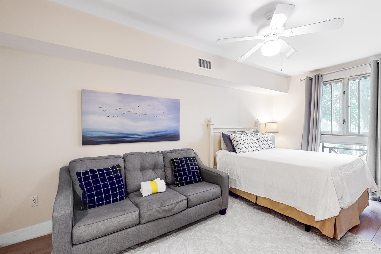 Baytowne Wharf  Pilot House 314 3