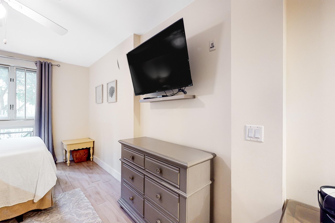 Baytowne Wharf  Pilot House 314 5