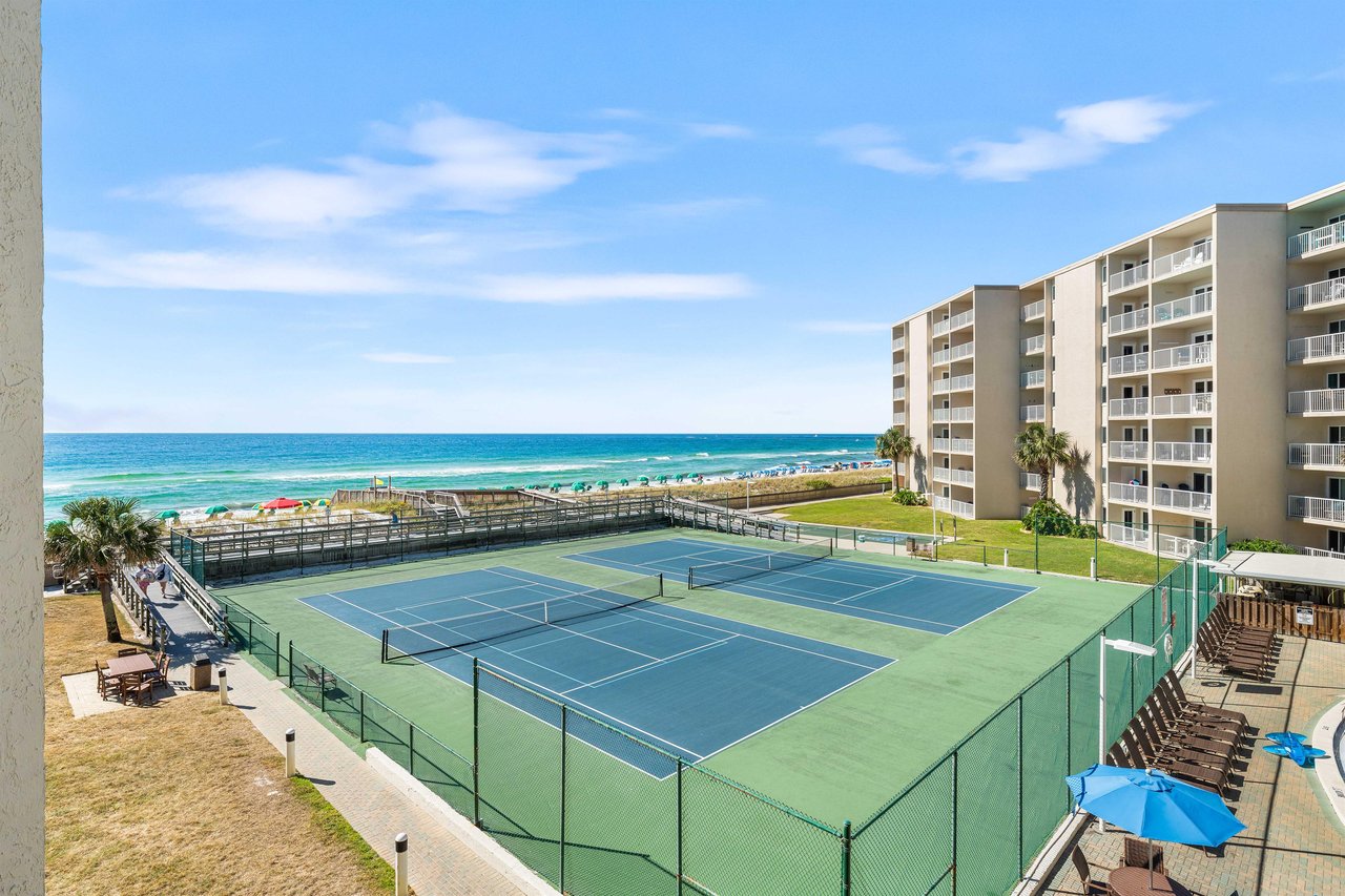 Holiday Surf and Racquet Unit 318 2