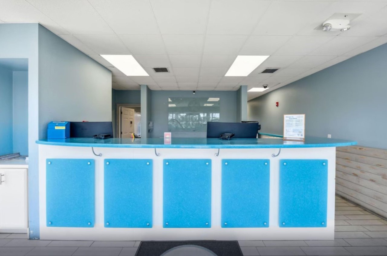 470546 Sugar Sands Inn  Suites  16 0 20241 674