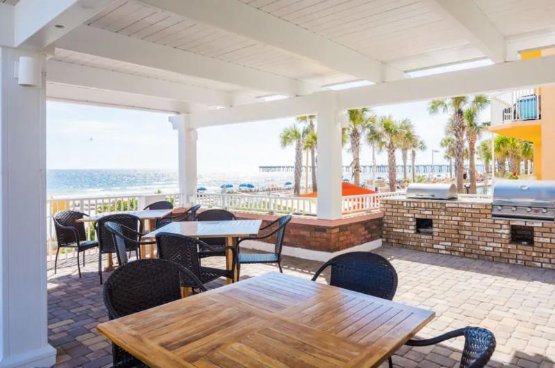 Osprey Motel Poolside Patio