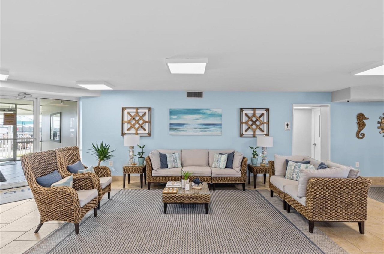 The complexs front lobby.