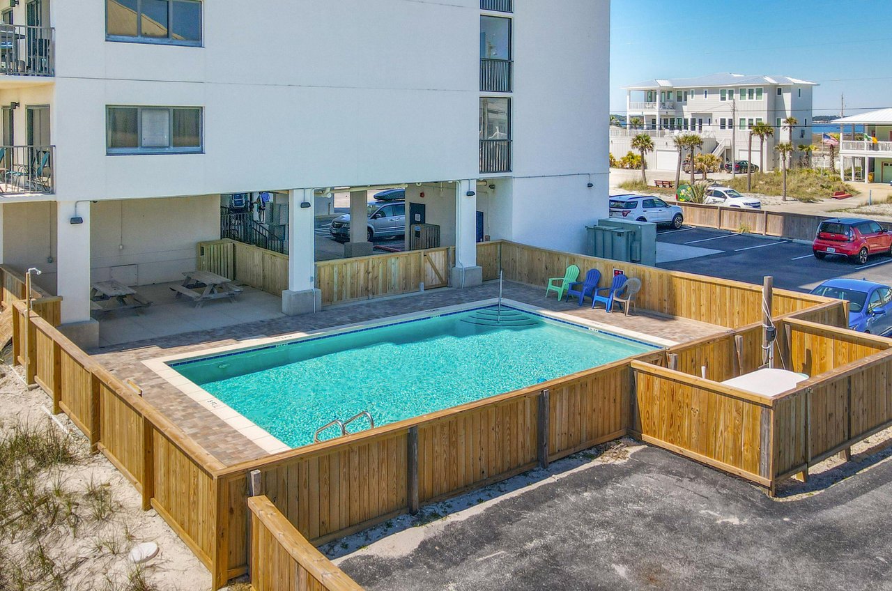 470769 Sundunes Navarre Beach  158 0 202312 153