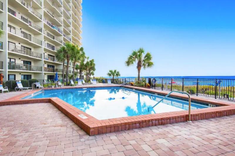 The Commodore Condos Pool