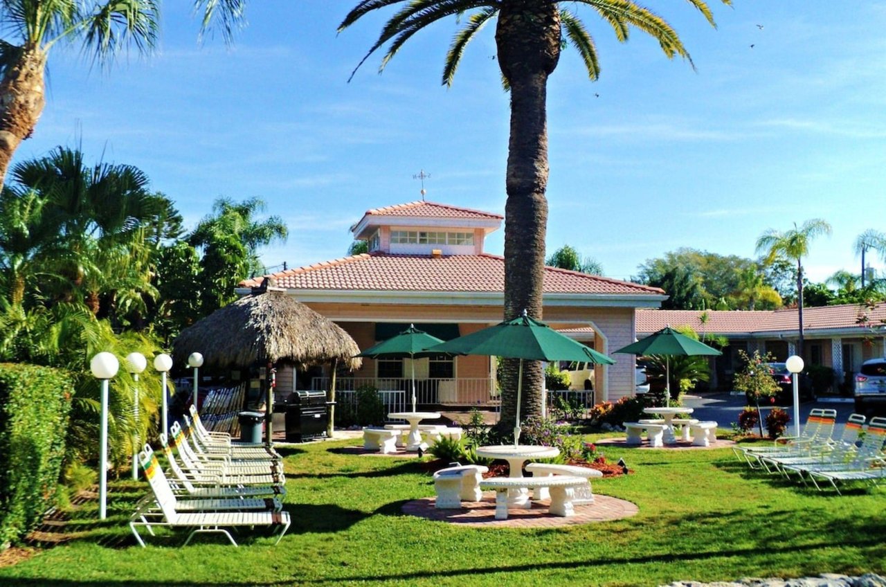 The courtyard in front of the entrance to Tropical Beach Resorts