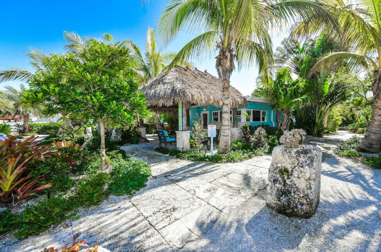 The lobby and covered common area with chairs and a television at Tropical Breeze Resort in Siesta Key Florida